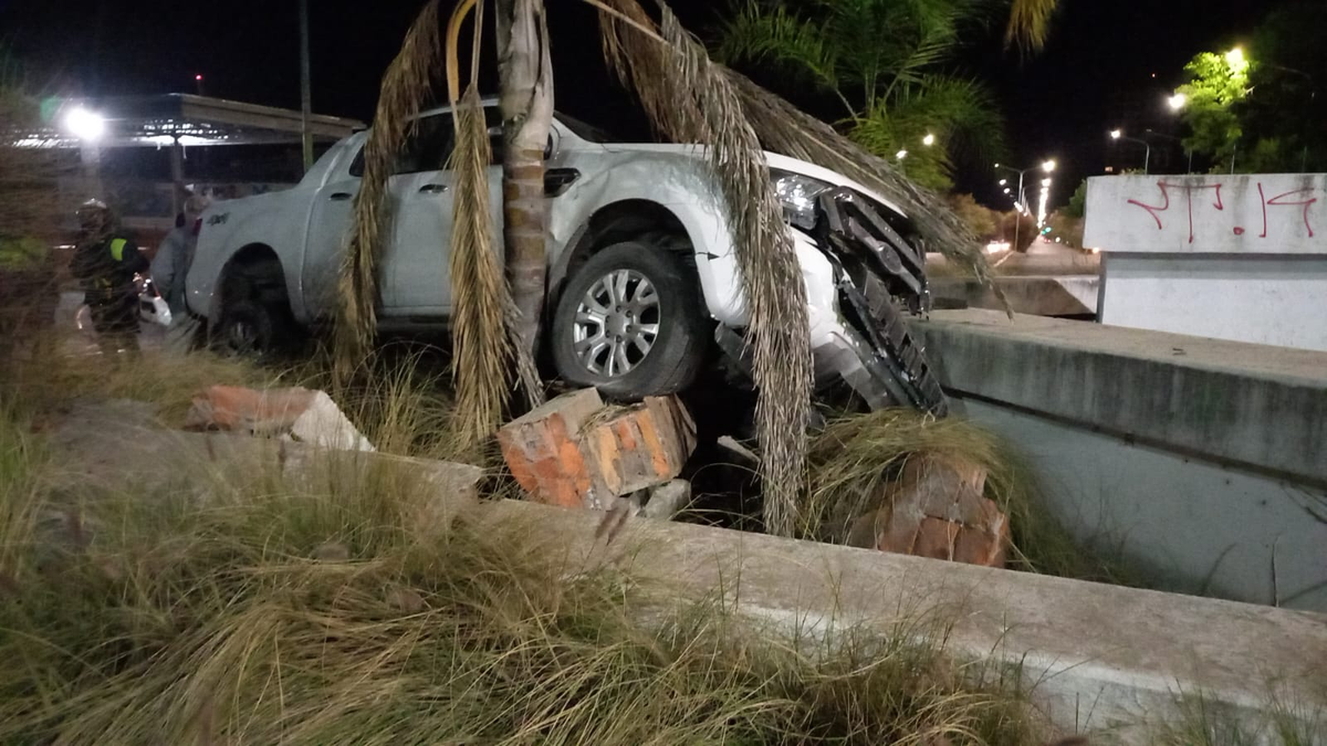 Accidente En La Rotonda De Camino Del Per Y Avenida Per N