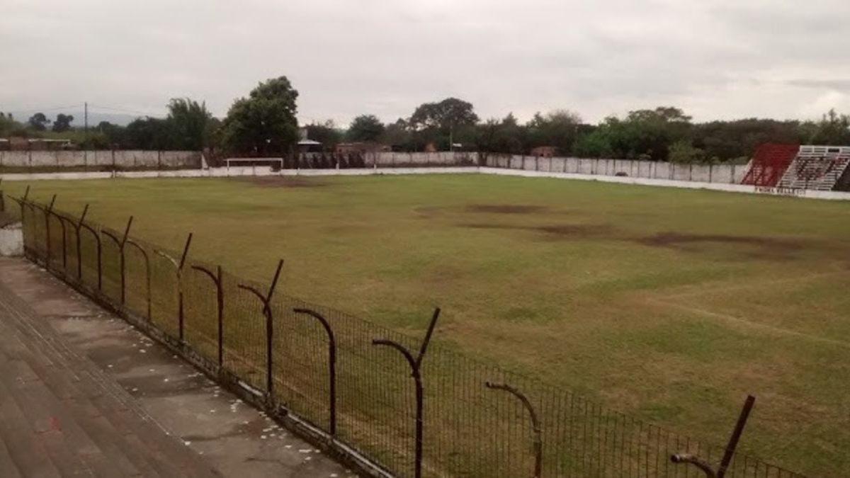 Un hincha del Club La Florida agredió a un policía y fue detenido