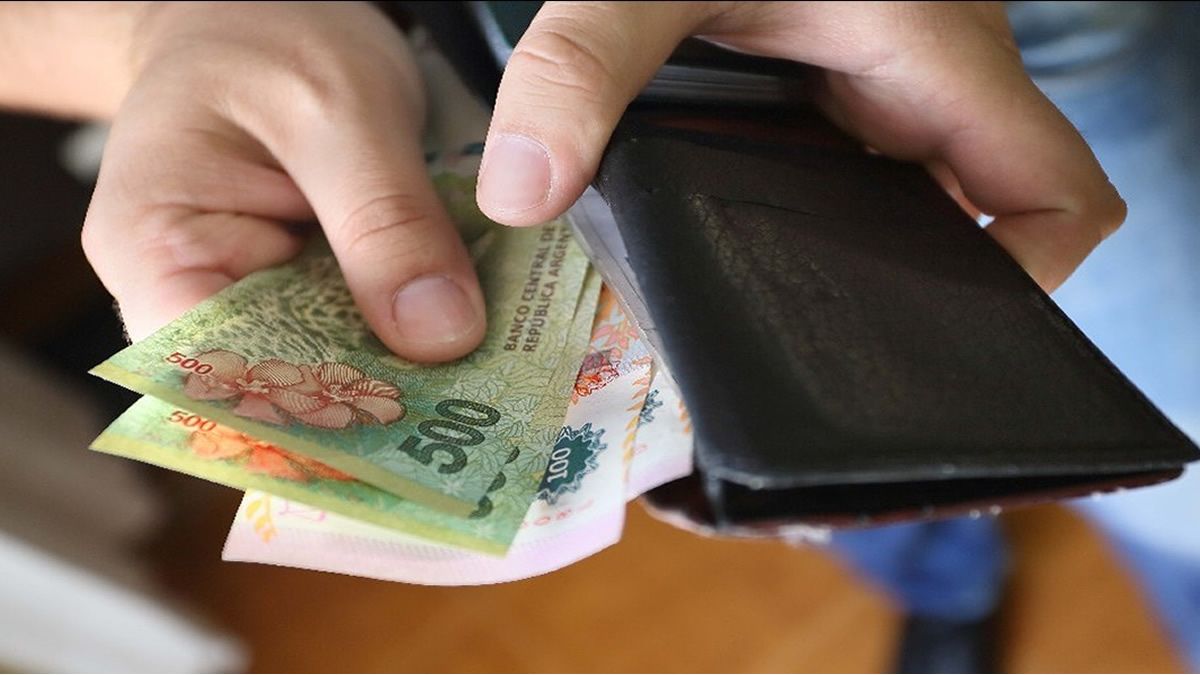 Aumento de salarios para privados será remunerativo y de entre 5.000 y 8.000 pesos Aumento de salarios para privados será remunerativo y de entre 5.000 y 8.000 pesos