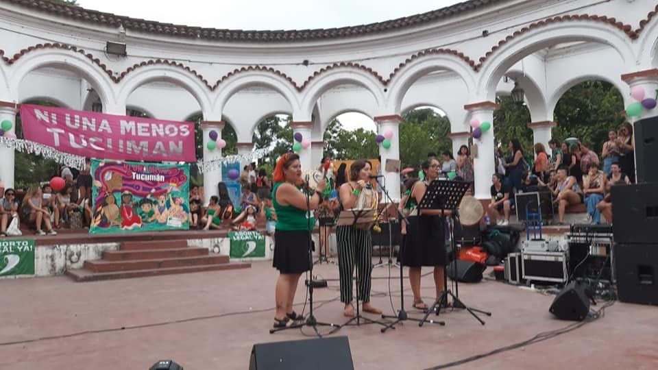 Ayer en el piletón del Parque Avellaneda, las mujeres realizaron actividades por su día.