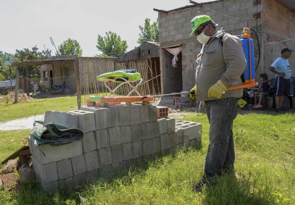 La limpieza forma parte de la prevención contra el dengue. 