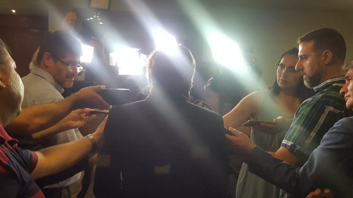 Ricardo Bussi concedió entrevistas el pasado martes, luego de la sesión, sin saber que tenía coronavirus.