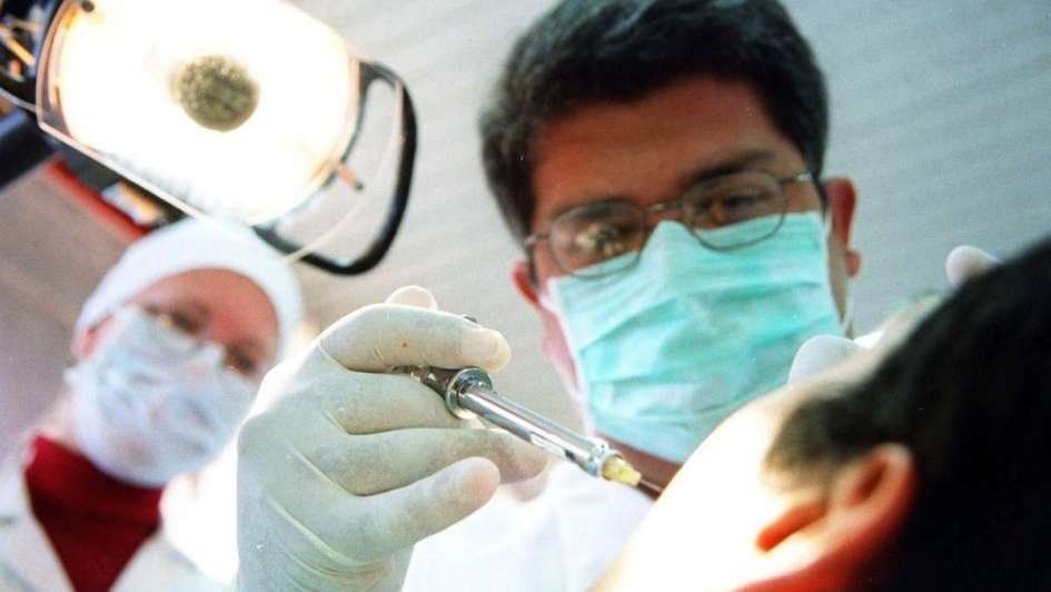 La titular del Círculo Odontológico, Viviana Berta comentó que los profesionales sólo atienden urgencias.