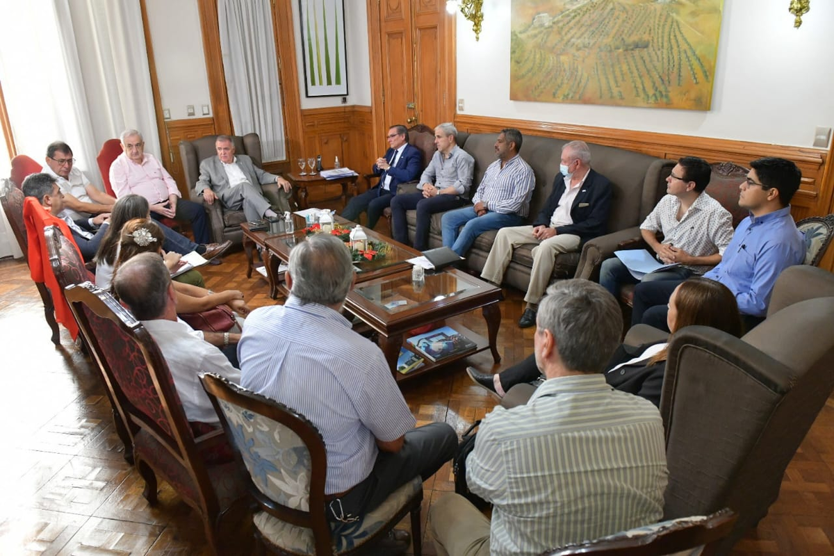 Funcionamiento del dique El Cadillal: Jaldo convocó a una reunión