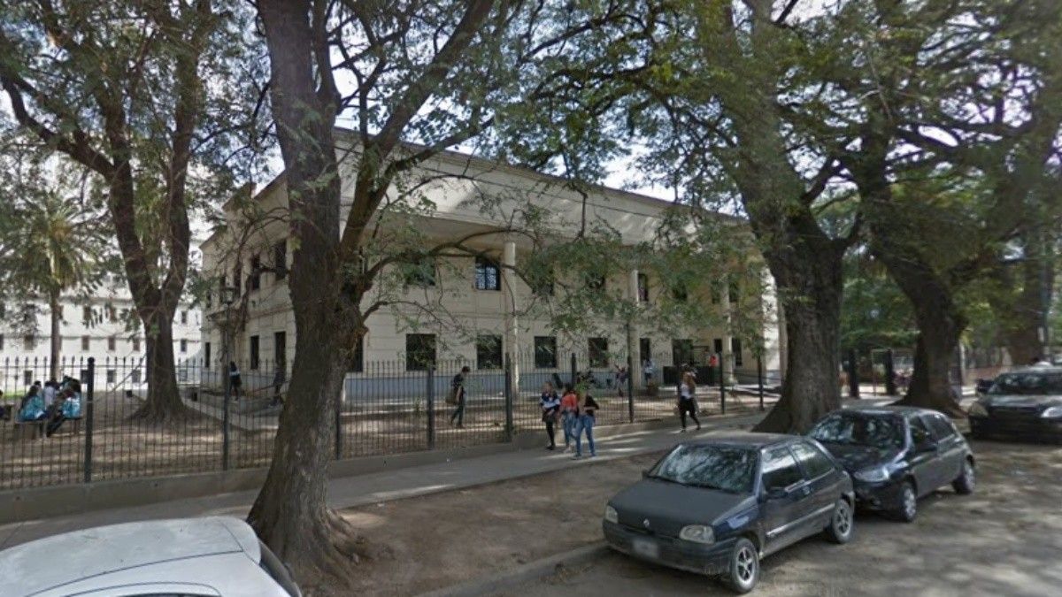 Evacuaron una escuela por una amenaza de bomba