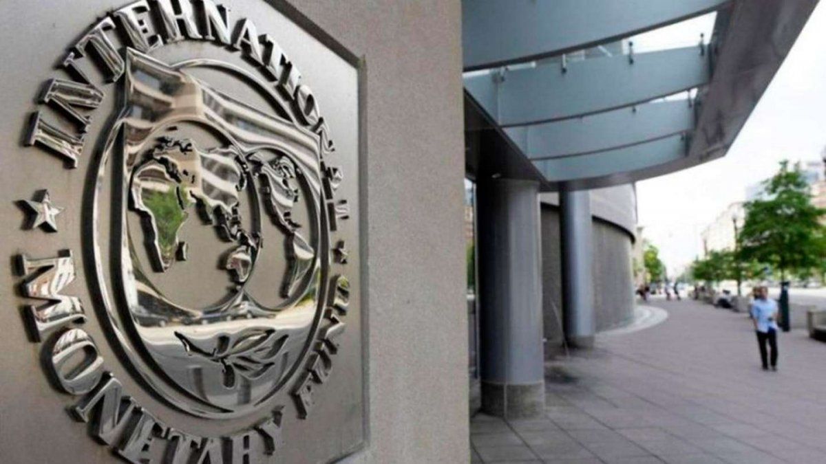 EEUU: Legisladores pidieron al FMI la suspensión de la deuda a Argentina