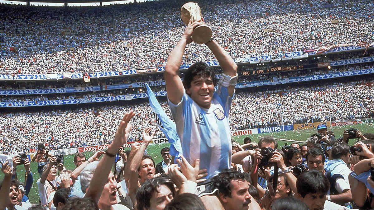 Mundo Deportivo, eligió a Maradona como personaje del año