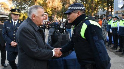 Jaldo encabezó el acto de entrega de chalecos antibalas para la Policía