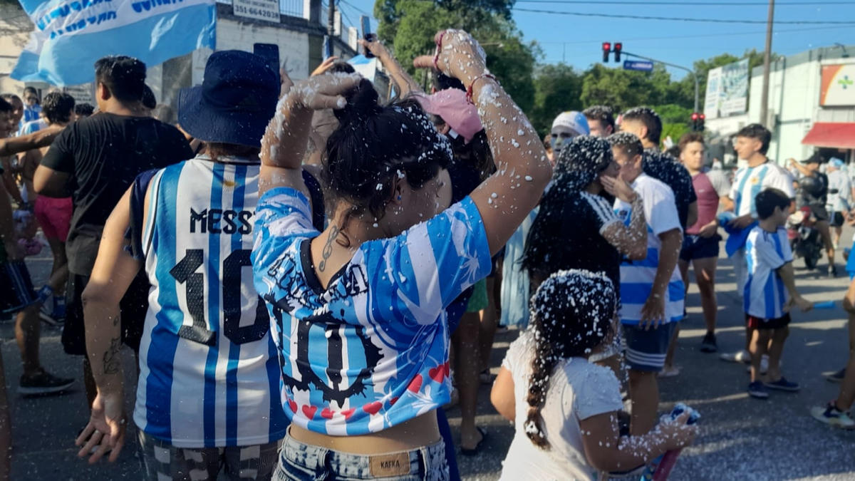 Argentina finalista del Mundial Qatar 2022: así se festejó en las calles de Tucumán Argentina finalista del Mundial Qatar 2022: así se festejó en las calles de Tucumán
