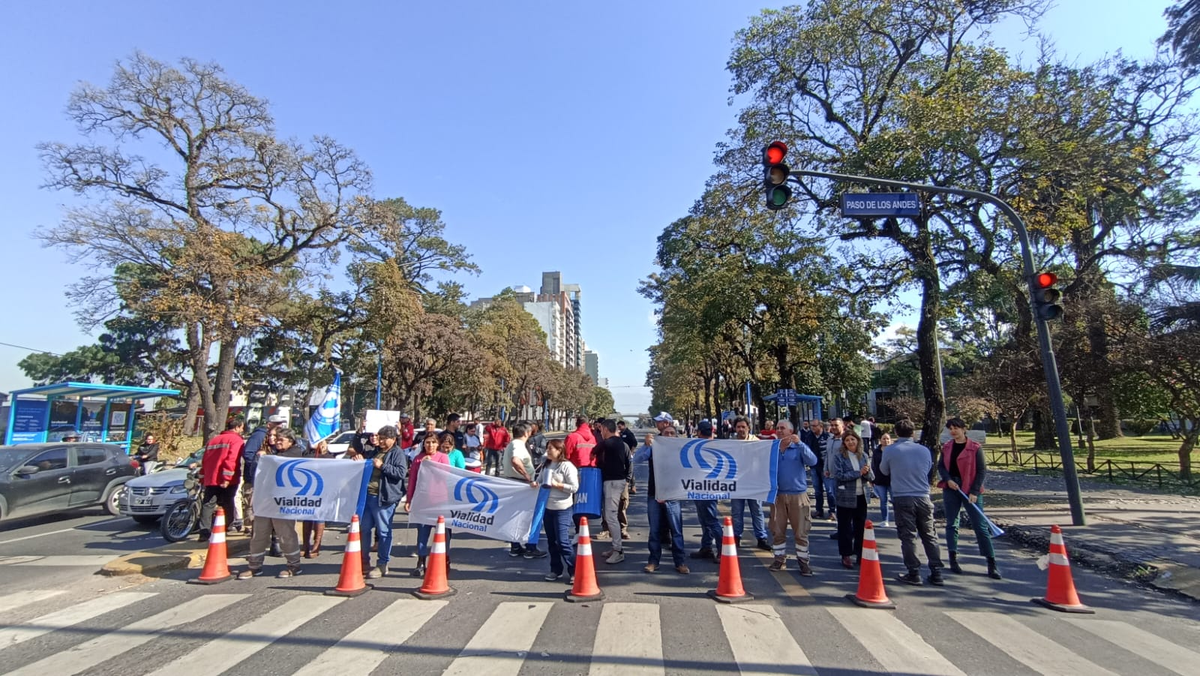 Trabajadores de Vialidad Nacional protestaron en Mate de Luna 1900