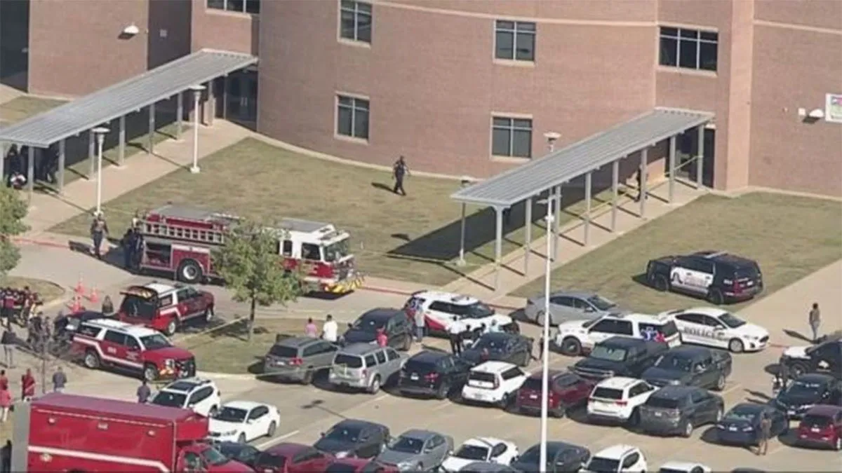 Tiroteo en una escuela secundaria de Texas: hay heridos