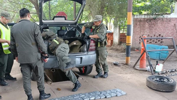Una familia viajaba con 23 kilos de cocaína escondidos en el auto
