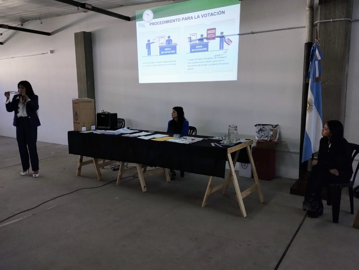 Avanza la capacitaci&oacute;n de autoridades de mesa para las elecciones del 14 de mayo.&nbsp;