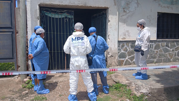 Hallaron dos cuerpos en un domicilio y se investigan las causas de muerte