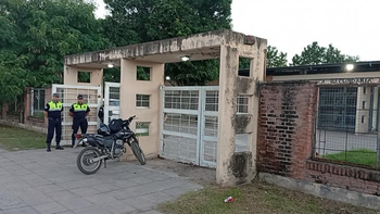 Secuestro de un arma en una escuela: Jaldo llamó a reforzar el rol de la familia