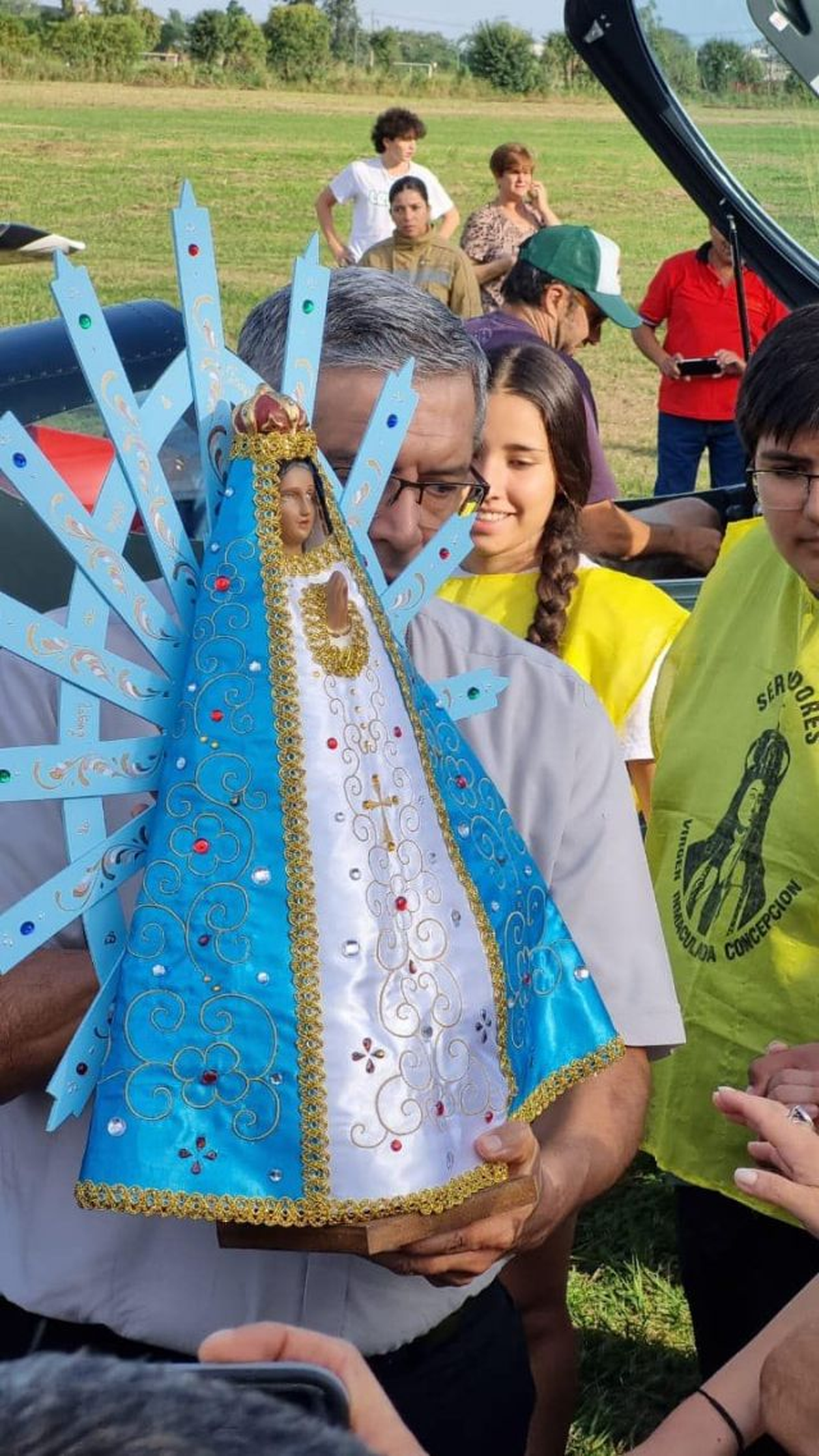 Una peregrinación aérea que une fe y solidaridad: la Virgen de Luján llegó a Concepción. Foto: Mercedes Ya Una peregrinación aérea que une fe y solidaridad: la Virgen de Luján llegó a Concepción. Foto: Mercedes Ya