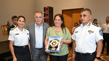 Jaldo participó del homenaje por el Día de la Madre con cadetes de la Escuela de Policía