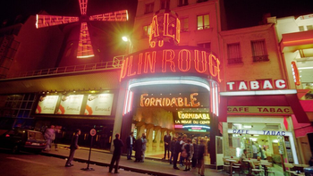 París: se cayeron las aspas del emblemático Moulin Rouge