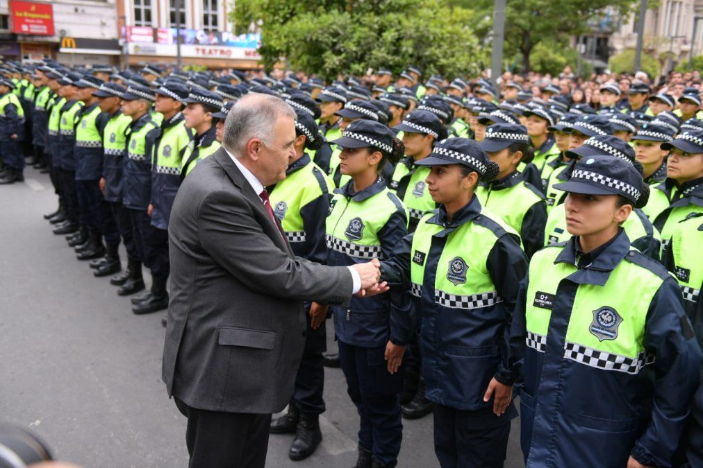 Jaldo encabezó el acto de nombramiento de nuevos policías