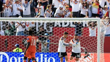 Alemania lo dio vuelta en el cierre y se metió en la siguiente ronda