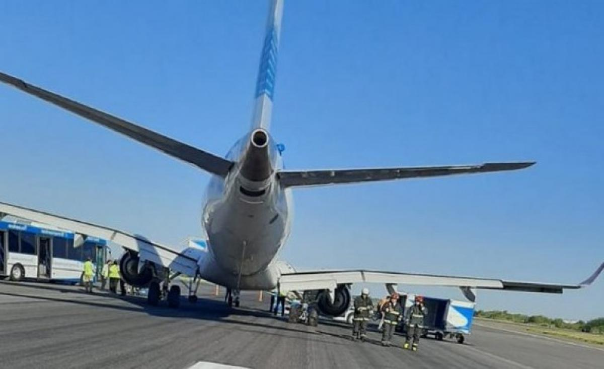 Un avión de Aerolíneas Argentinas aterrizó de emergencia en Ezeiza