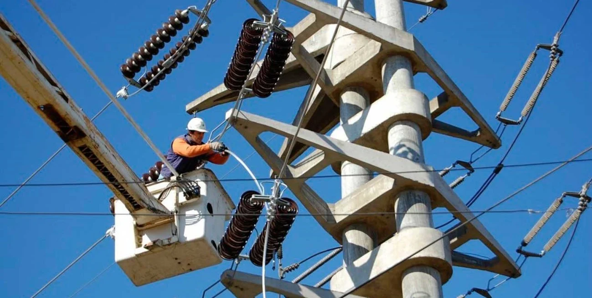 Secretario de Energía habló de "colapso" del sector eléctrico, antes de los aumentos de tarifas.