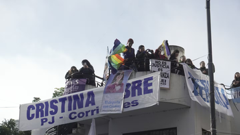 Masiva movilización en Plaza de Mayo en respaldo a Cristina