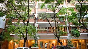 Caso Adorni: la inmobiliaria aseguró las jubiladas solo pusieron la firma