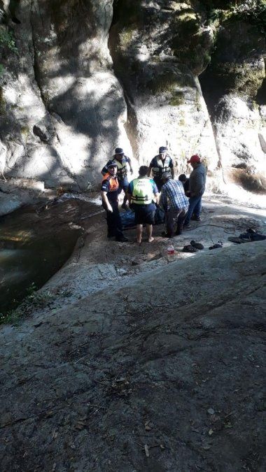 Encontraron el cuerpo del joven que cayó en las cascadas de Los Pizarros
