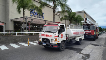  Bomberos controlaron un incendio en un local del Shopping El Portal