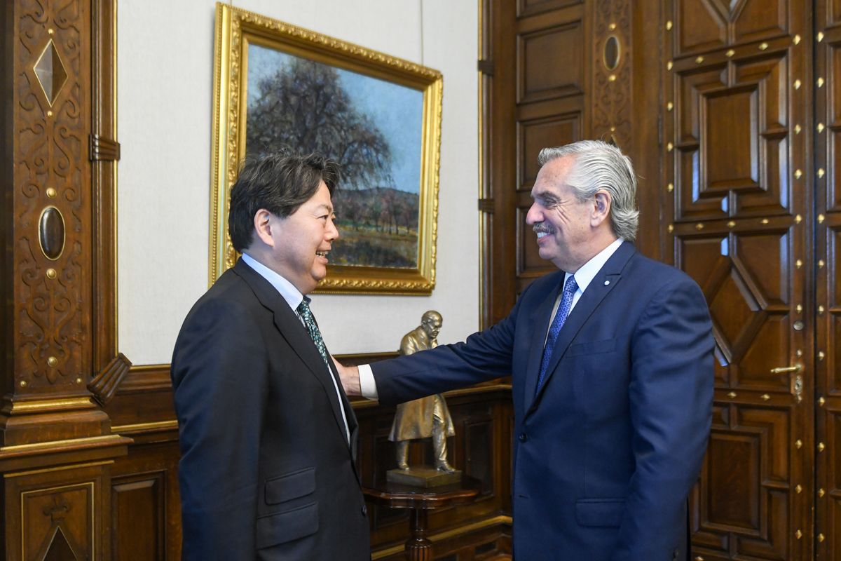 Alberto se reunió con el ministro de Japón, Yoshimasa Hayashi