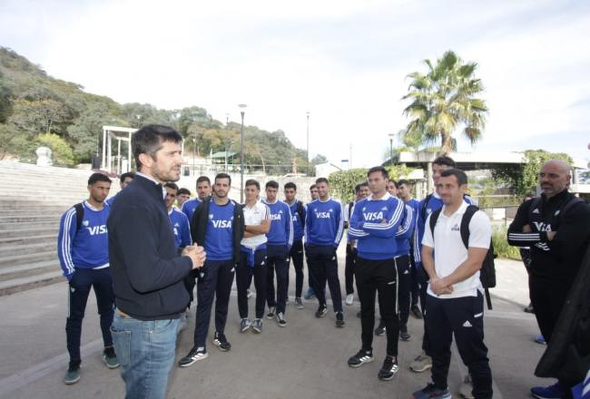 El seleccionado argentino de hockey, Los Leones, arribaron a la provincia con el objetivo de continuar su preparación de cara al Mundial.