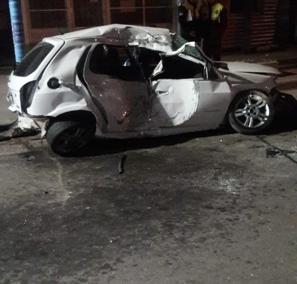 Alderetes: Un joven murió al impactar con su auto un poste de luz