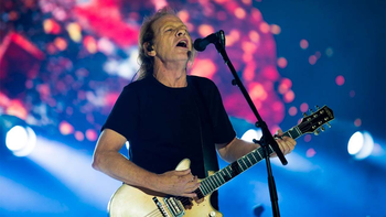 Stevie Young, guitarrista de AC/DC, fue internado en Buenos Aires