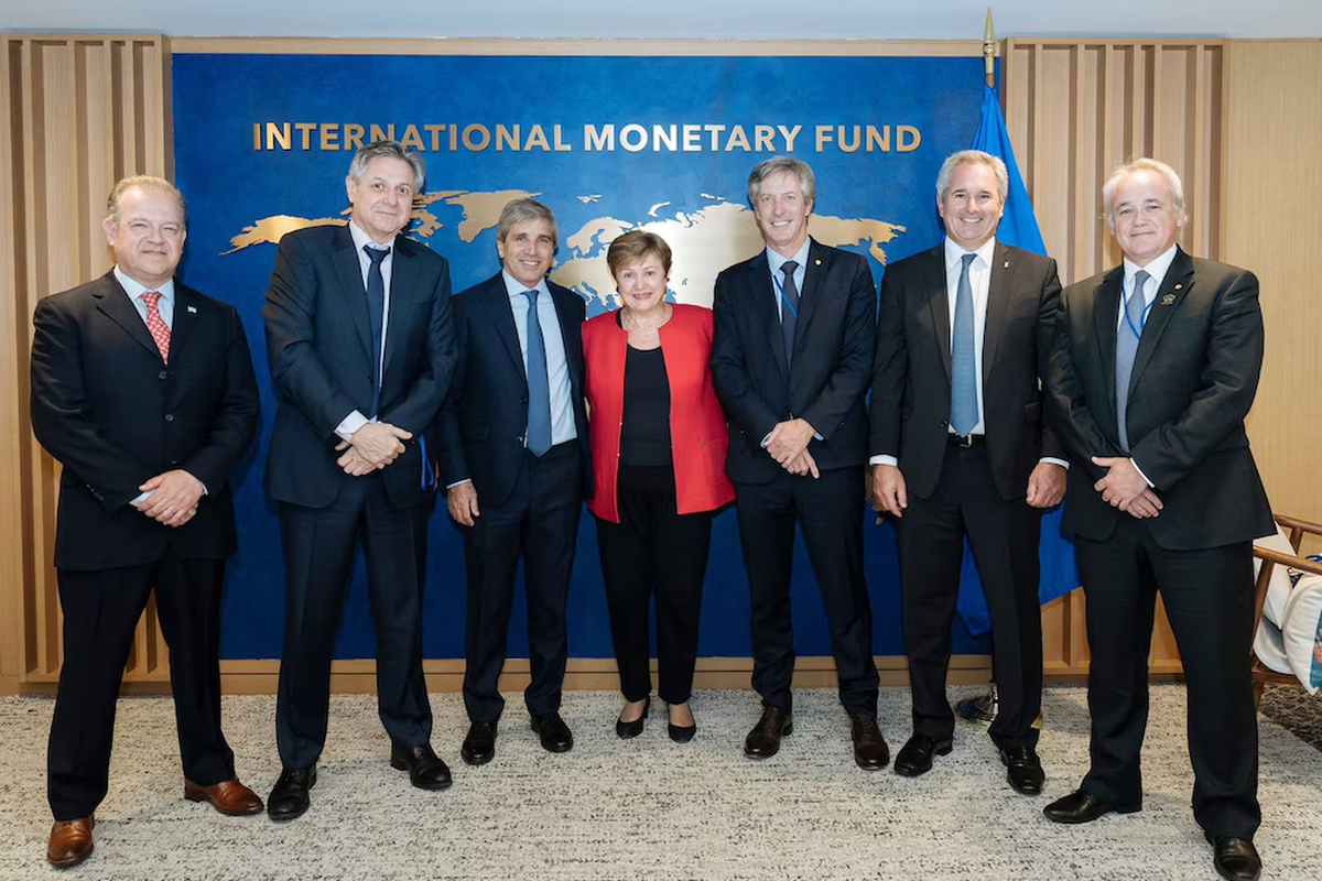 En plena revisión del FMI por las metas, el Gobierno pagará los vencimientos