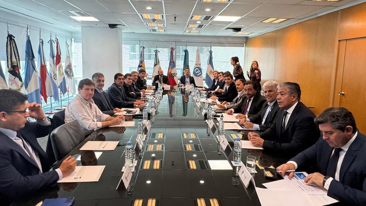 Reunión entre gobernadores durante el CFI. Foto: Infobae Reunión entre gobernadores durante el CFI. Foto: Infobae