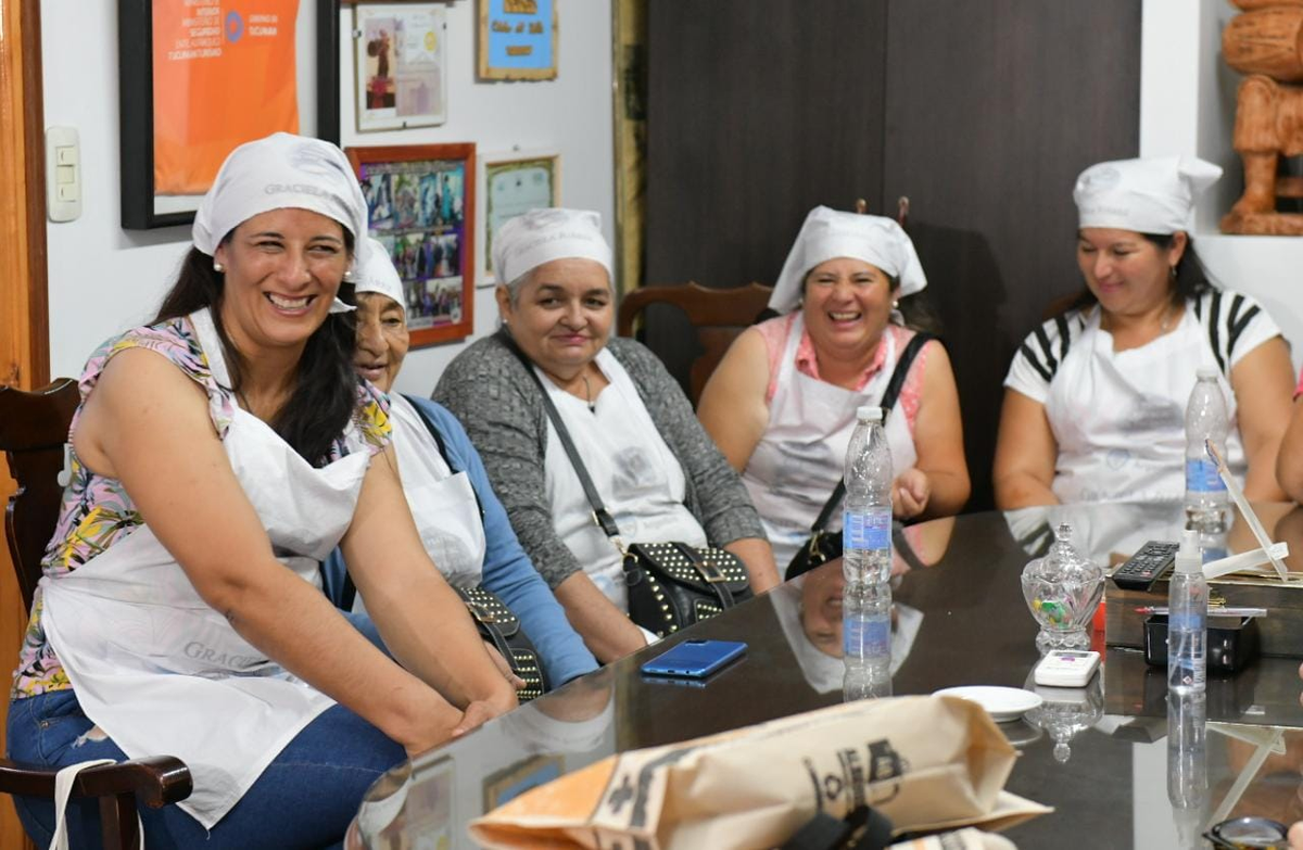 El Ministerio del Interior reconoci&oacute; a mujeres panaderas.