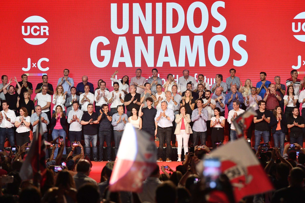 La UCR celebró los 39 años del triunfo de Alfonsín con críticas a Macri