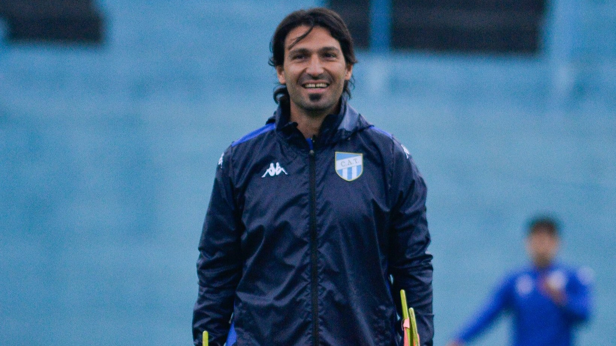 El primer equipo de Hugo Colace al frente de Atlético El primer equipo de Hugo Colace al frente de Atlético