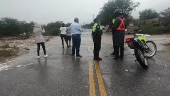 Cortan la ruta 40 por la crecida de los ríos