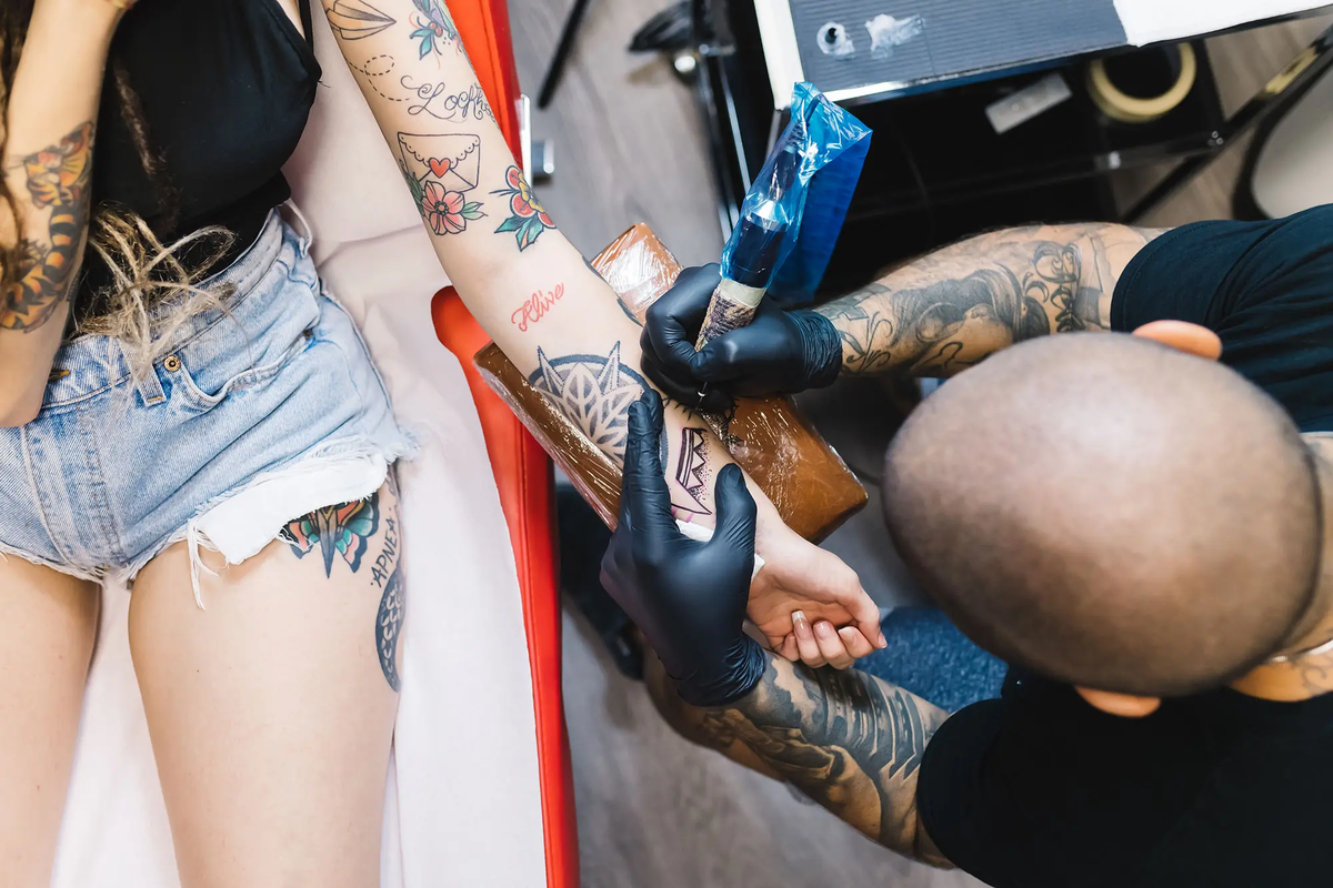 Tintas para tatuajes usadas en EEUU pueden ser cancerígenas