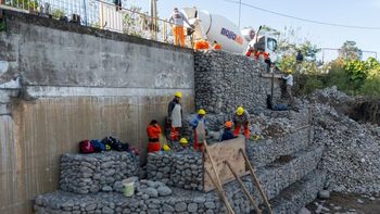 Quedó habilitado el paso por el puente sobre el río Chirimayo