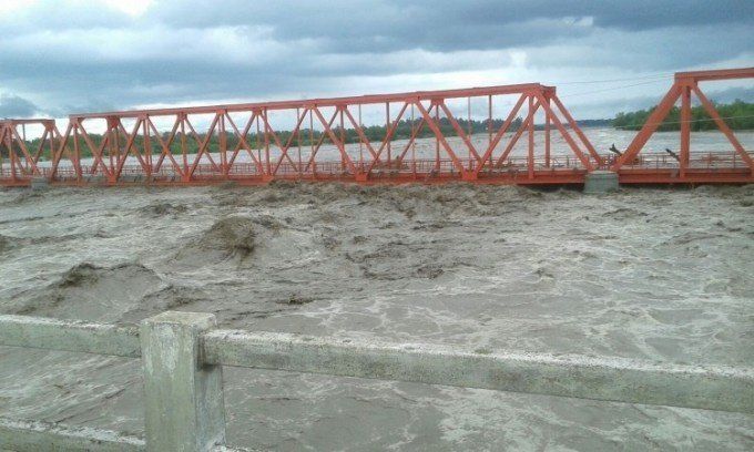Tras el desborde del río Gastona, el Gobierno constituye una base operativa en Villa Quinteros