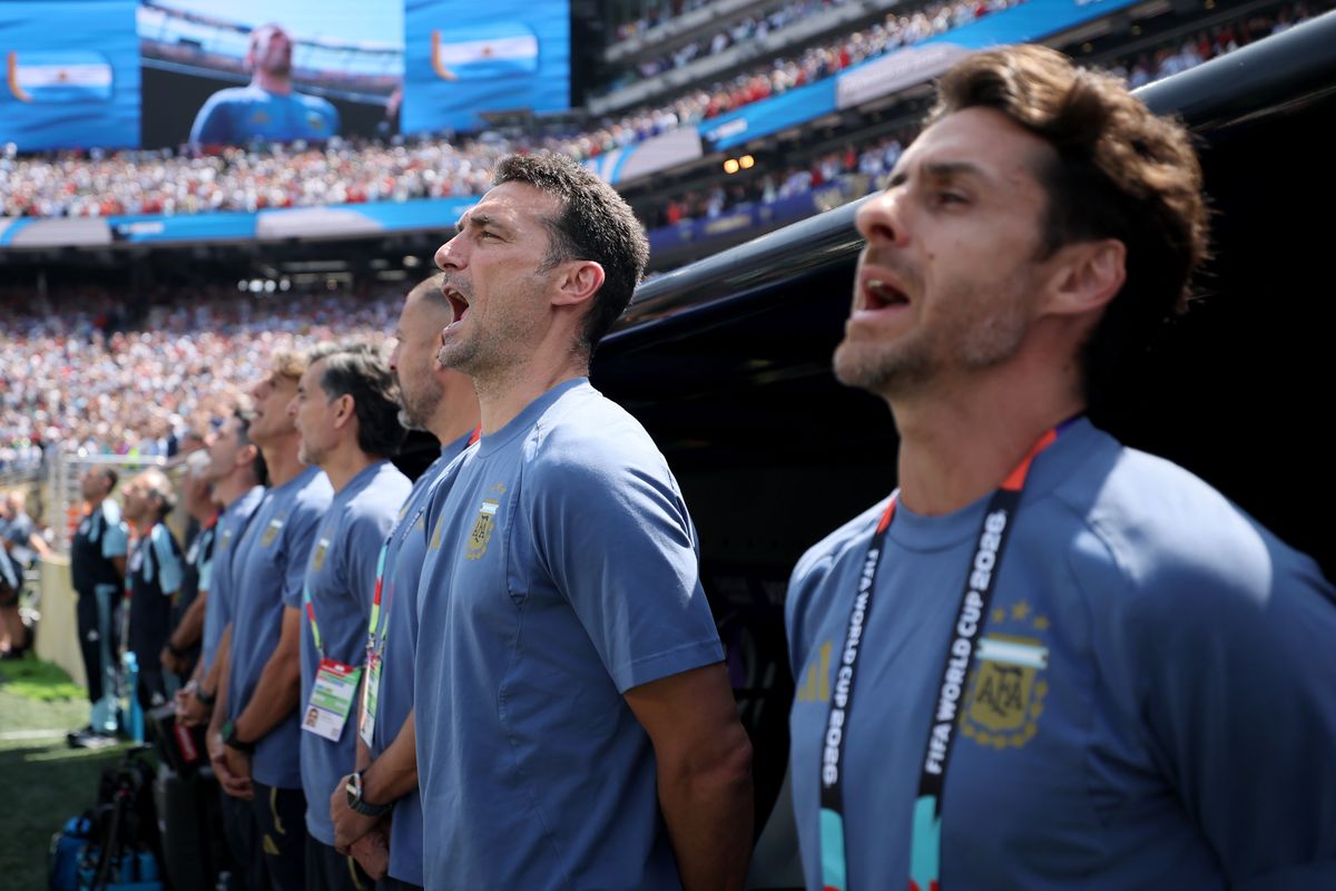 "No sé nada" de la arenga de Messi": Scaloni desmintió teorías tras perder la final