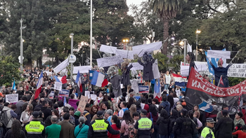 Marcha Federal: la comunidad universitaria se movilizó en Plaza Independencia