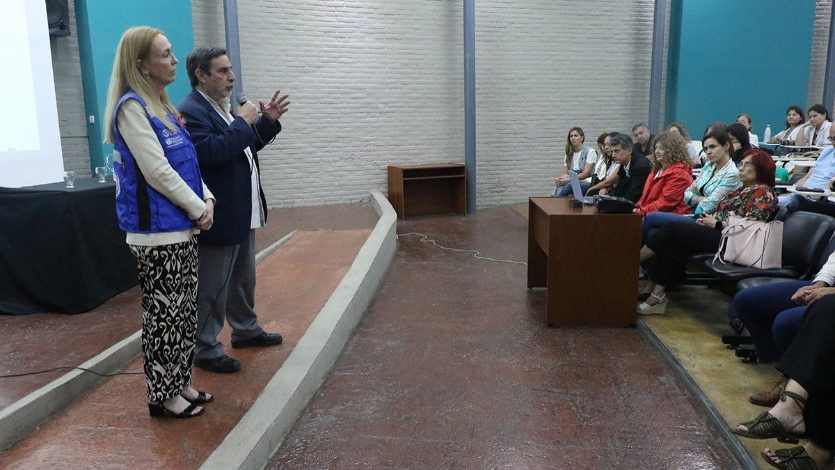 Sala de situación: Medina Ruiz llamó a reforzar la vacunación