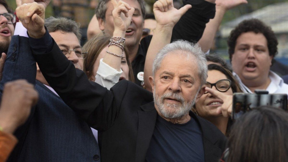 Lula tiene una ventaja de 13 puntos contra Bolsonaro