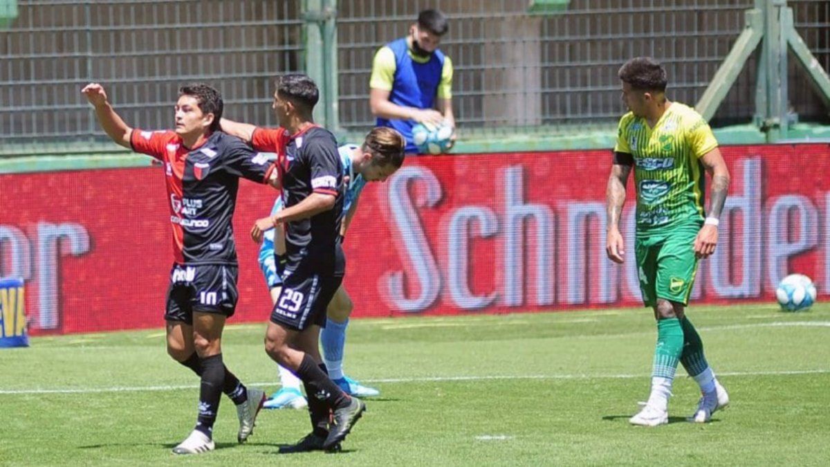 Pulga Rodríguez volvió al gol en el retorno de Colón
