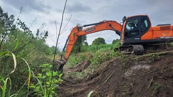 Realizan obras de recuperación en caminos y canales