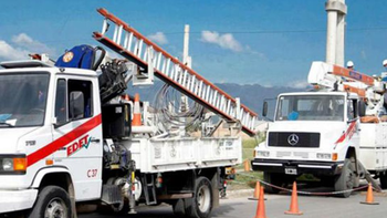 EDET avanza con la restitución del servicio eléctrico casa por casa en La Madrid